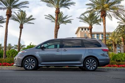 2018 Toyota Sienna 7 passenger Limited AWD